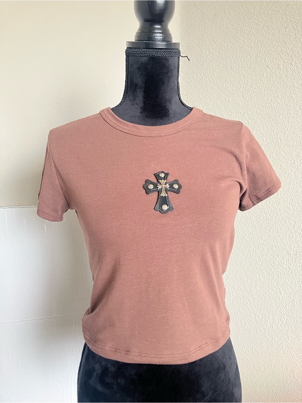 Dirty Laundry Mauve-Brown Short Sleeve Crop Tee with Cross Appliqué